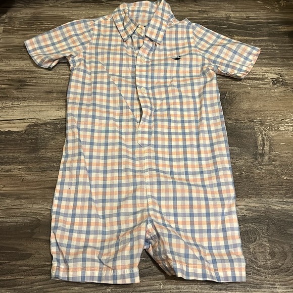 Properly tied baby boy romper - Picture 3 of 4